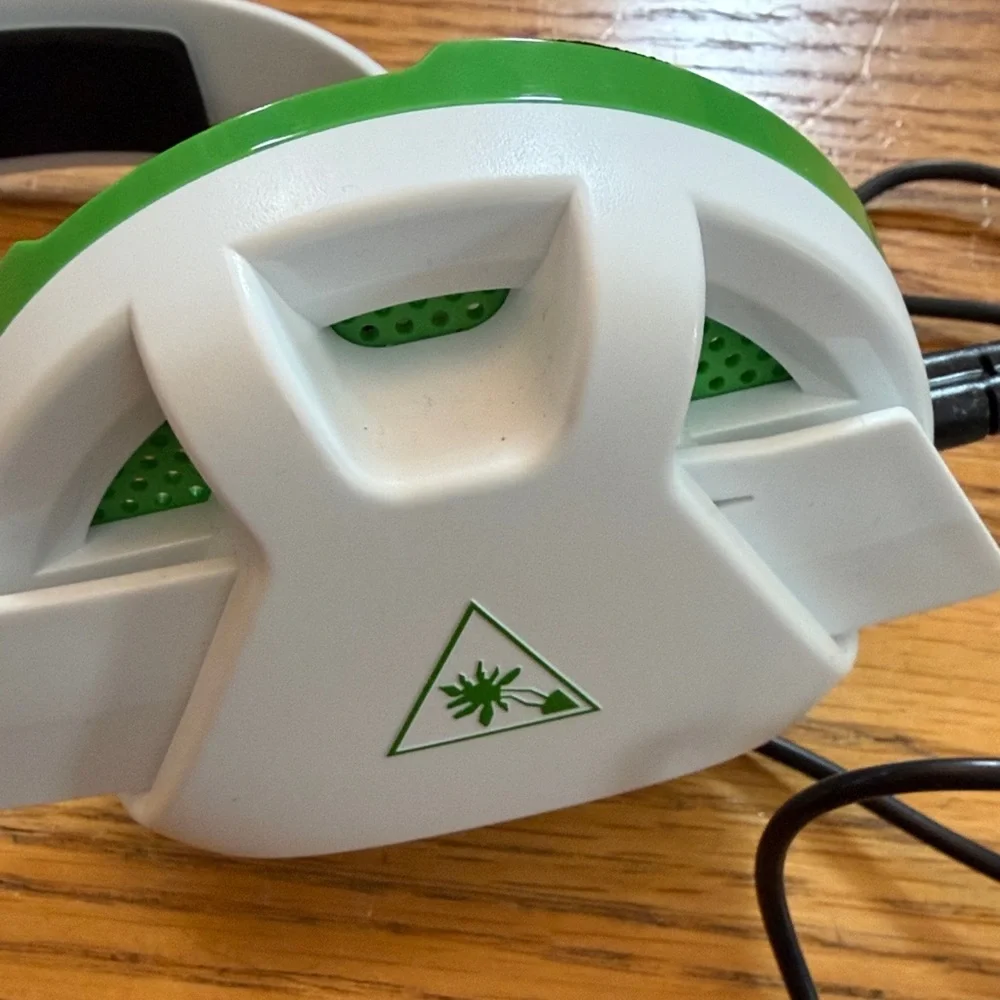 Turtle Beach White and Green Gaming Headset with Mic Like NEW
